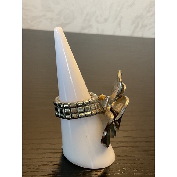 Adjustable Stretch Silver Tone Flower and Clear Rhinestone Ring - Picture 3 of 4